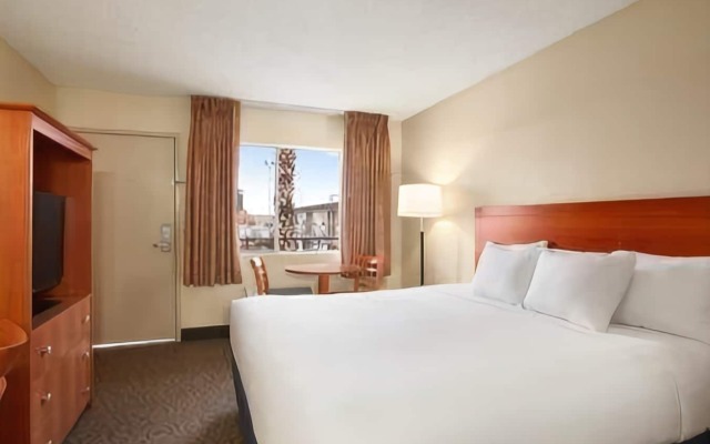 Отель Days Inn Las Vegas at Wild Wild West Gambling Hall США, Лас-Вегас - 8 отзывов об отеле, цены и фото номеров - забронировать отель Days Inn Las Vegas at Wild Wild West Gambling Hall онлайн комната для гостей