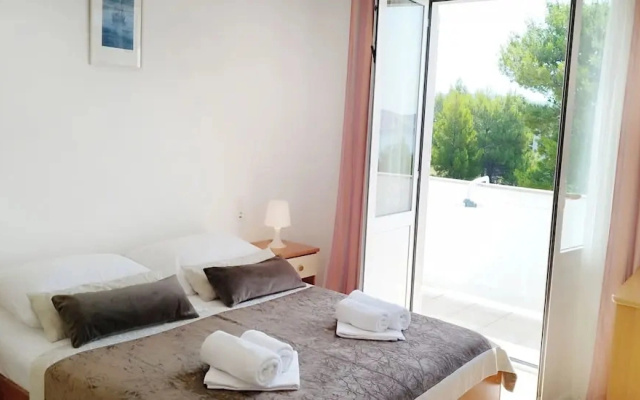 Cozy Seafront Flat on the Island of Rab