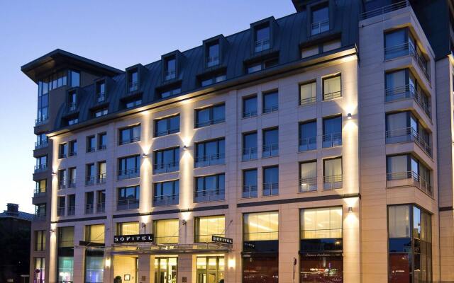 Отель Sofitel Brussels Europe Бельгия, Брюссель - 1 отзыв об отеле, цены и фото номеров - забронировать отель Sofitel Brussels Europe онлайн вид на фасад