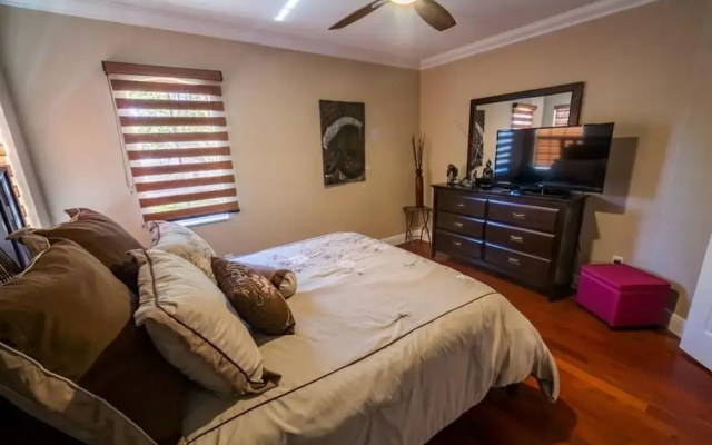 Mallory Paradise Apartment 4 Bedroom