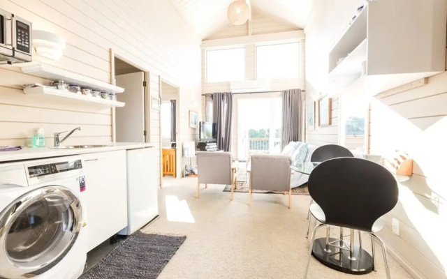 3 Bedroom Home with Harbour Views