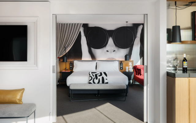Hotel Indigo Melbourne on Flinders by IHG