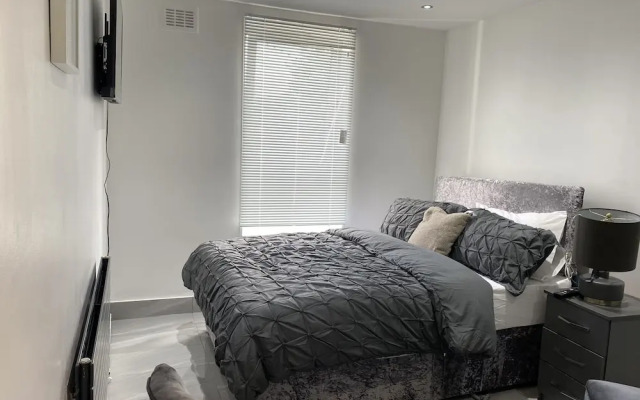 Luxurious 2-bed Apartment in Woolwich, London