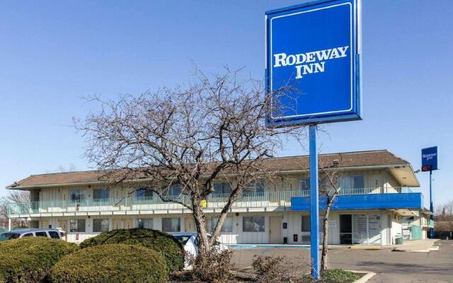 Отель Rodeway Inn вид на фасад