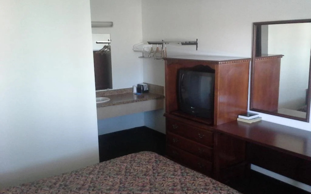 Economy Inn Holland
