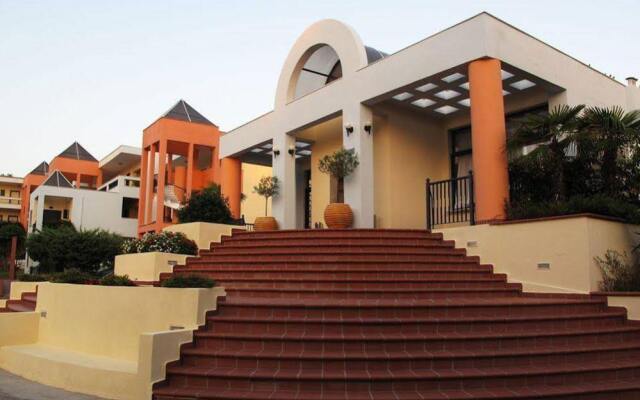 Отель Atrium Hotel Греция, Пефкохори - отзывы, цены и фото номеров - забронировать отель Atrium Hotel онлайн вид на фасад