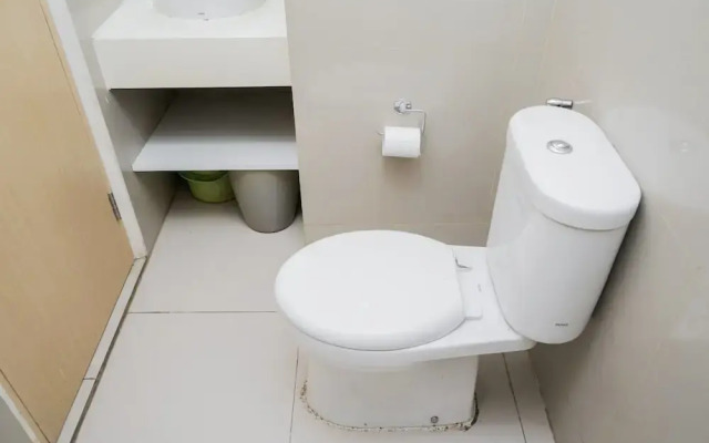 Clean and Tidy Studio Room at Tree Park Apartment