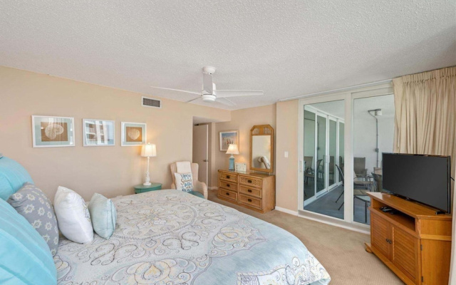 Shoreline Towers 1055 2 Bedroom Condo