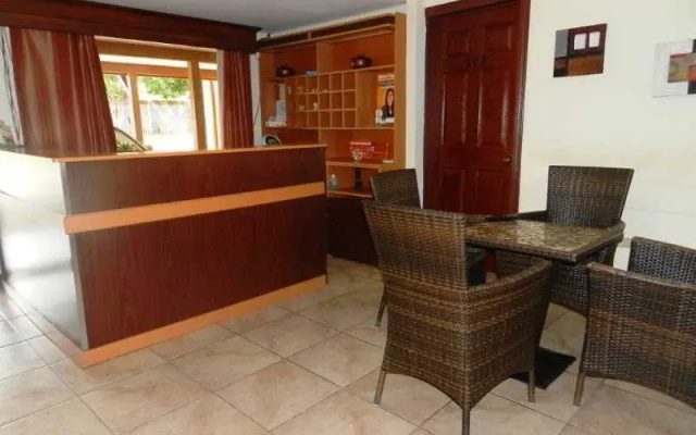 Suites Del Zar Hotel