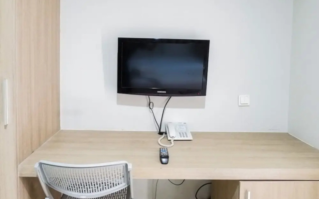 Spacious Studio Room at the Square Apartment