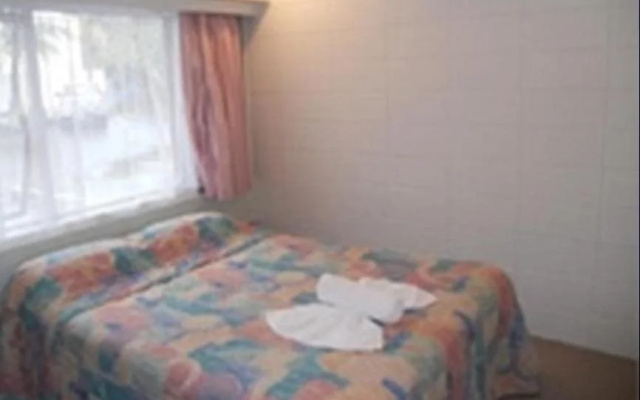 Aaron Court Motel
