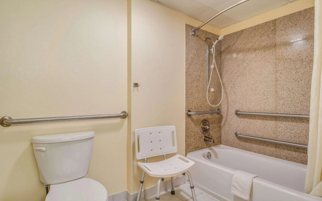 Econo Lodge At Six Flags