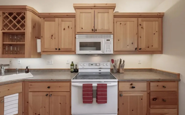 Silversnow 476 3 Bedroom Townhouse by RedAwning