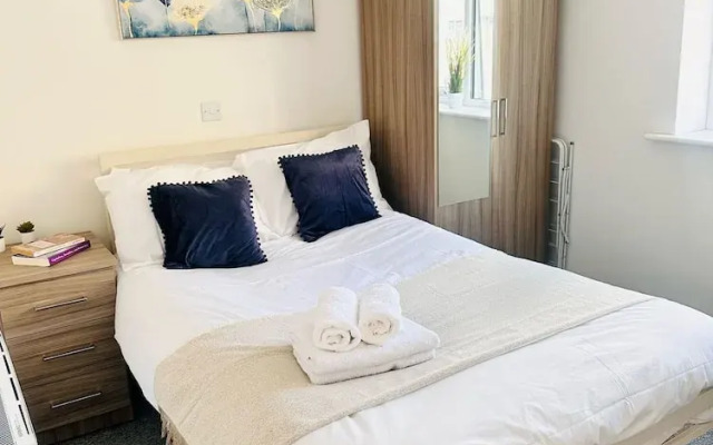 Spacious and Comfortable 2-bed Flat