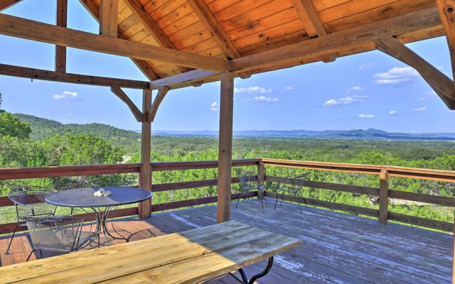 Spacious Utopia Family Home w/ Hill Country Views