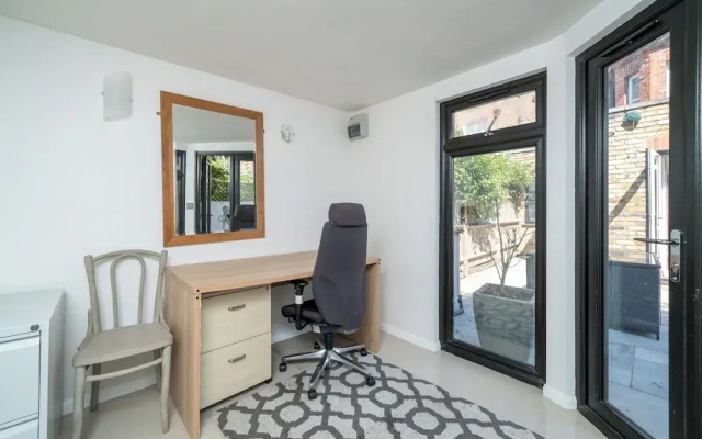 2Bedroom flat with garden in Battersea