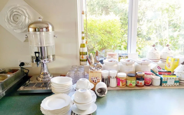 Foodora Lake View Bed  Breakfast