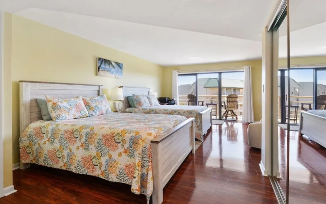 2515 Mare 2 Bedroom Condo