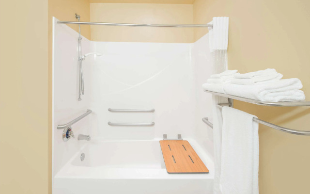 Microtel Inn & Suites by Wyndham Quincy Downtown/River Area