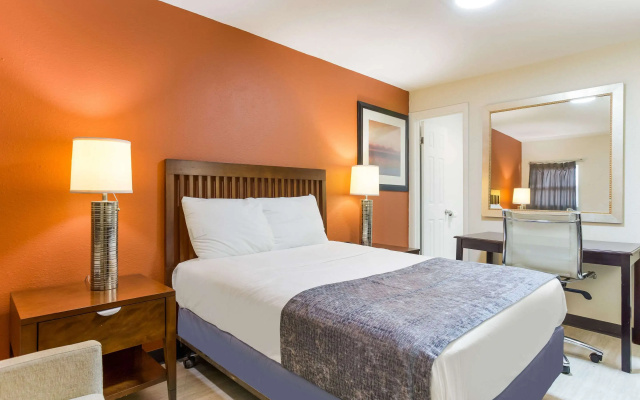 Rodeway Inn Berryville