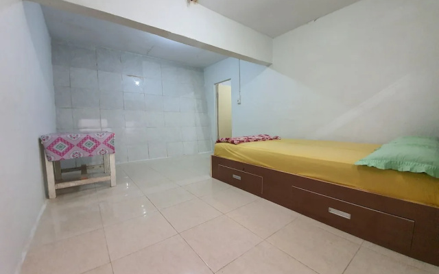 OYO 2198 Fatima Guest House Syariah