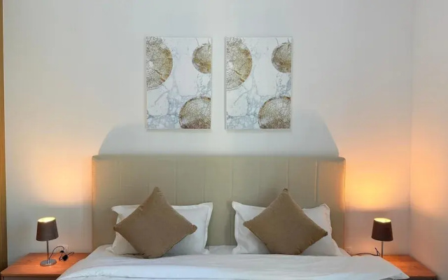 Dancenter Premium 2 Bedroom at Creek Horizon