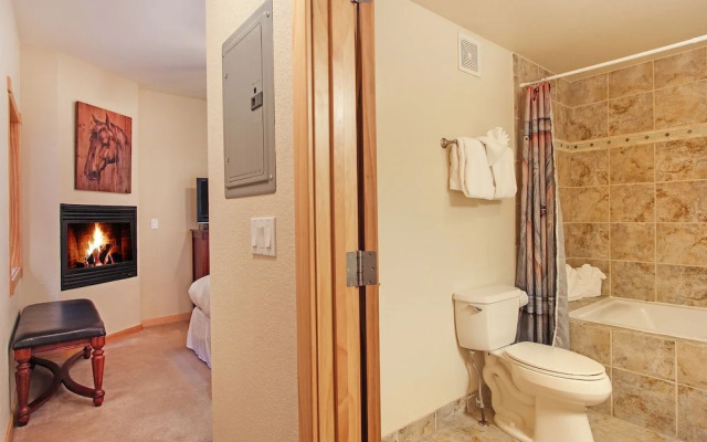 Horsetooth Peak 26C 1 Bedroom Condo by RedAwning