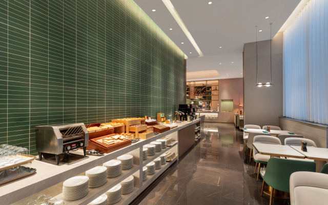 Holiday Inn Shanghai Jing'an by IHG