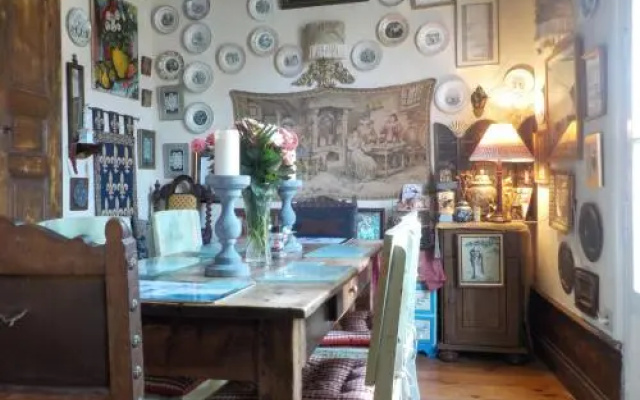 Chez Teresa/A Taste dAngleterre