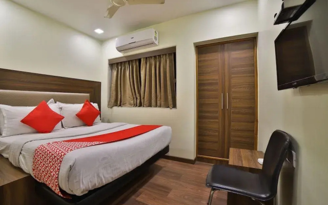 Hotel The Emerald by OYO Rooms