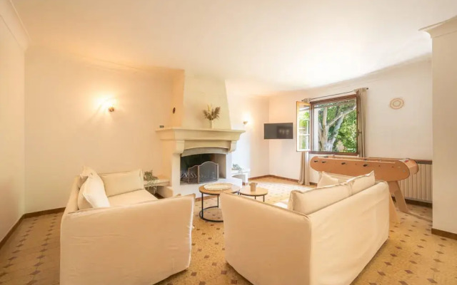 Mas Lou Pitchoun Exceptional Villa Between the Alpilles and Avignon