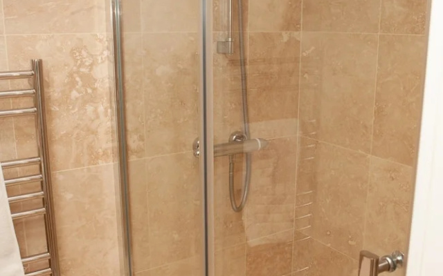1 Bedroom Apartment With Views in Bath