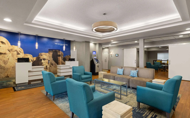 La Quinta Inn and Suites by Wyndham at WaTiki Waterpark