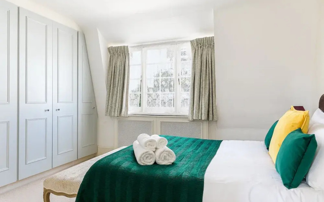 4-bedroom Townhouse in Knightsbridge Village