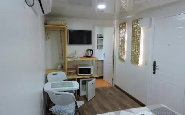 Squania Suite Container