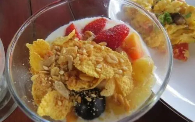 巴厘岛椰子蜂鸟酒店(Coconuts Hummingbird Bali)