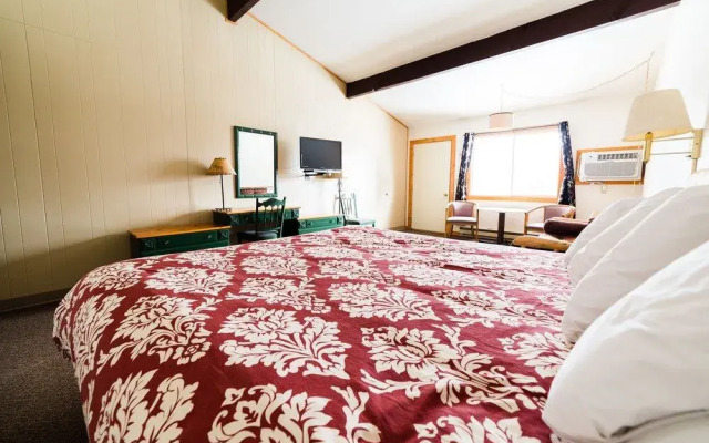 Hiawatha Lodge Inn