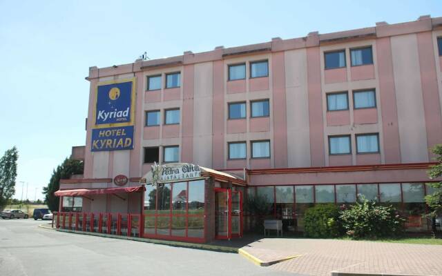 Hotel Kyriad Orly Aéroport Athis Mons вид на фасад