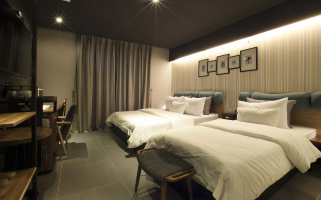 Brown Dot Hotel