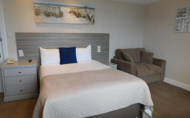 Cullen Bay Hotel