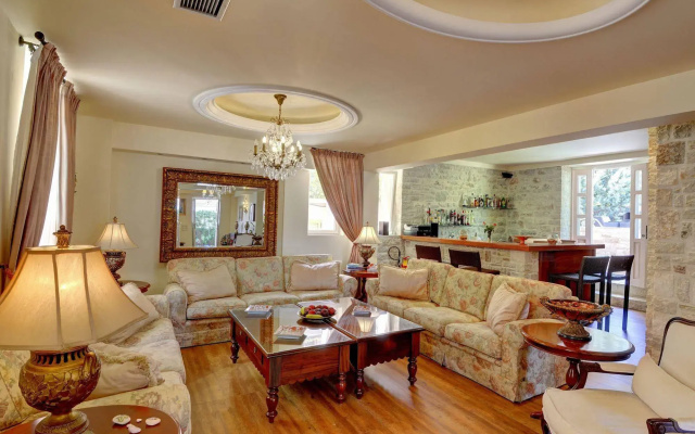 Korina Gallery Hotel