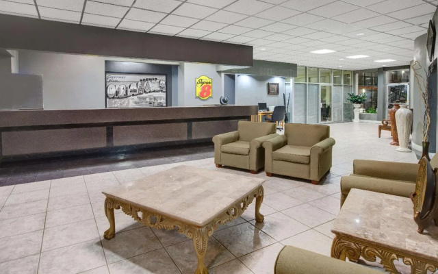 Super 8 Norman