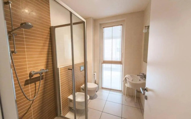 4 bedroom apartment with pool & jacuzzi