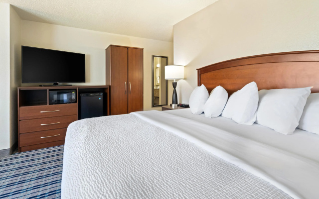 AmericInn by Wyndham Dickinson
