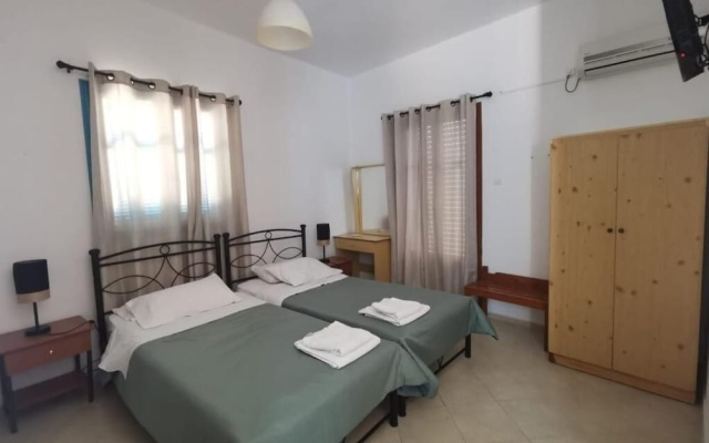 Nikos Hotel