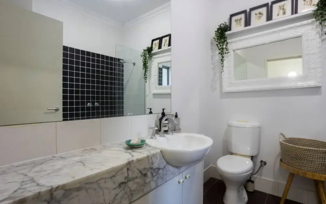 Lovely Shenton Park Townhouse