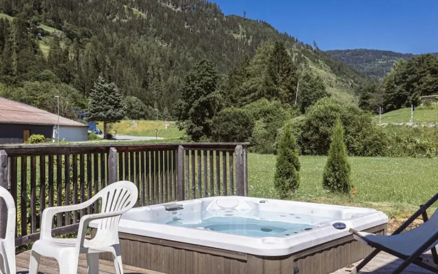Attractive Chalet With Jacuzzi