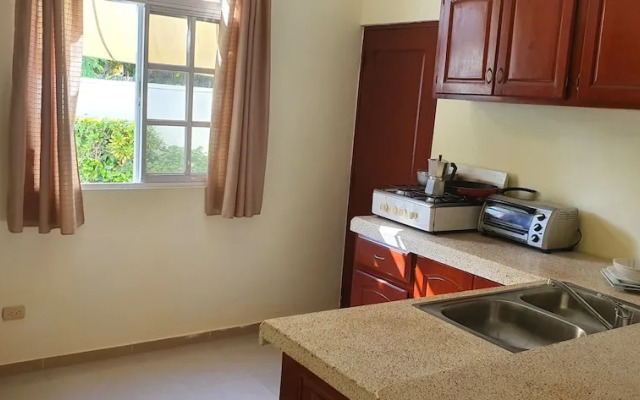 Costambar Beachside Apartment With Pool