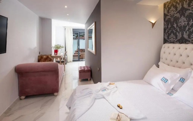 Pela Veranda Exquisite Suites