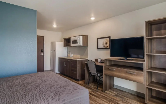 WoodSpring Suites Cleveland North